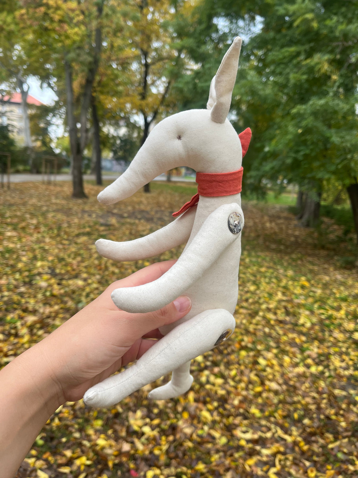 Fehér tapírka sállal