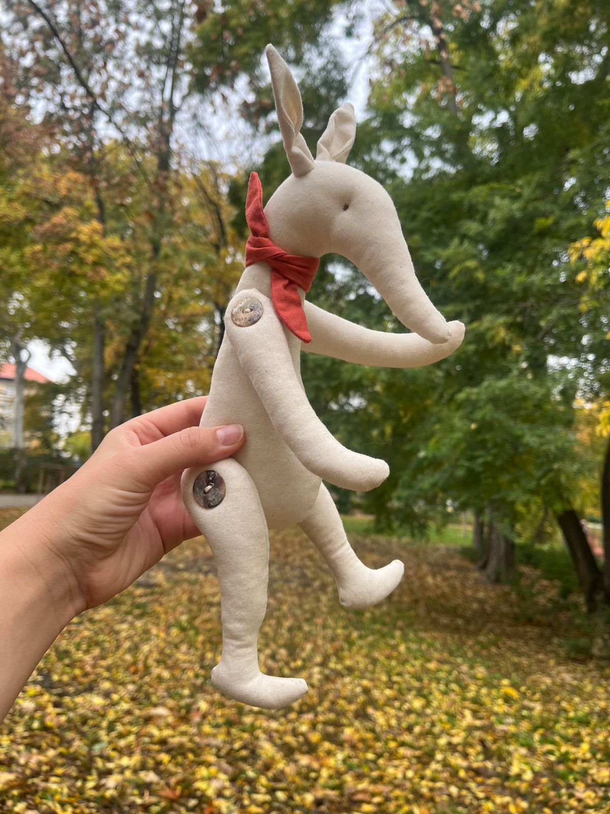 Fehér tapírka sállal