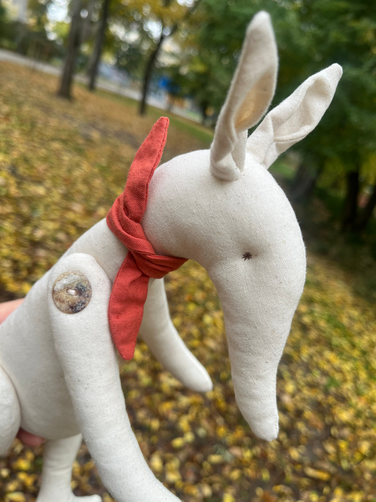 Fehér tapírka sállal